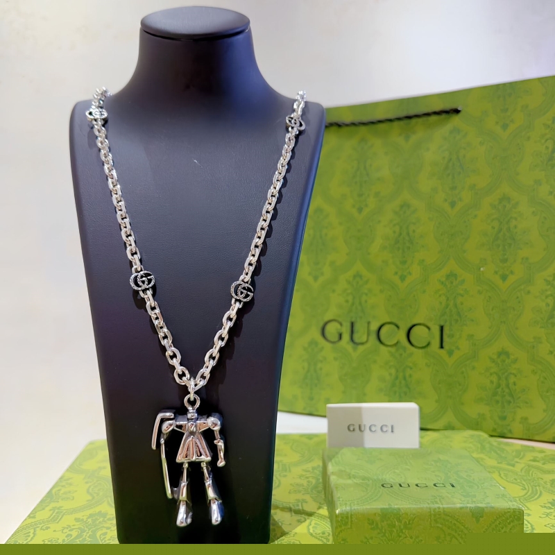 G*u*i necklaces